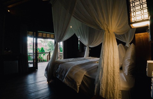 Mushroom Bay House | Sunset Star Huts