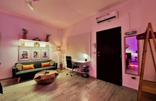 Santa Ana Apartment | Sunset Studio by Paradox