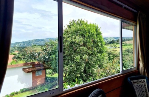 San Isidro Apartment | Sunset Suite near Poas Volcano & SJO Airport