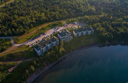 Two Harbors Condo | Sunset Suite on Lake Superior - Pool & Hot Tub