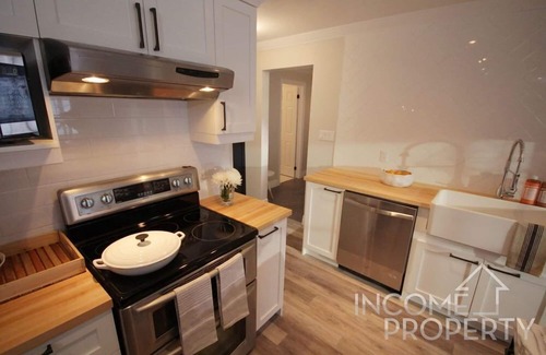 Picton Cottage | Sunset Surf Cottage - Picton, Ontario, Canada
