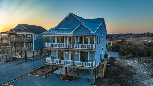 North Topsail Beach House | Sunset Tide by Sea Scape Properties