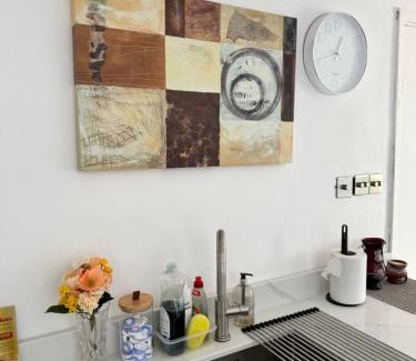 West Norwood Apartment | Sunset View 2BR Apartment - Beautiful London View & Free Parking