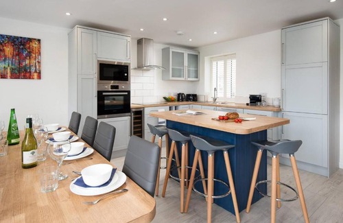 Old Bewick House | Sunset View, Hot Tub Haven for max 8 people