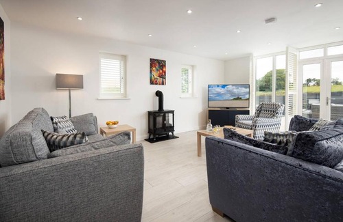 Old Bewick House | Sunset View, Hot Tub Haven for max 8 people