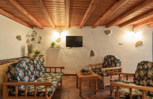 La Concepcion House | Sunset Views Terrace 2BR Cave House - Parking