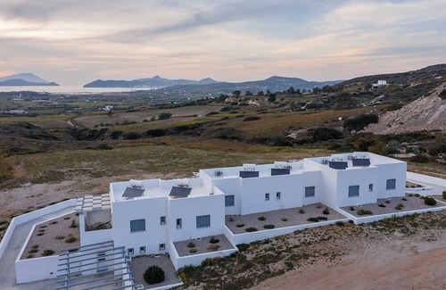 Milos Apartment | Sunset Village