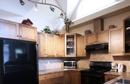 North End House | Sunset Waterfront Resort, Townhouse 1. Downtown Kelowna in the cultural district