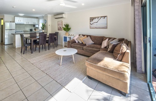 Hamilton Island Apartment | Sunset Waters 1 by HamoRent on Hamilton Island