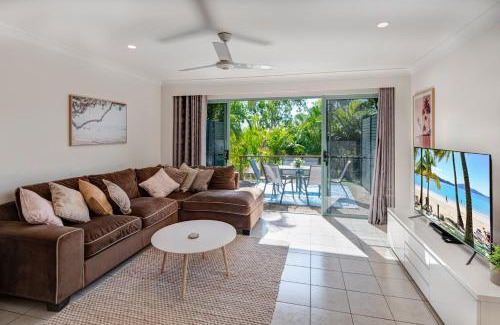 Hamilton Island Apartment | Sunset Waters 1 by HamoRent on Hamilton Island