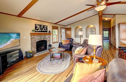 Wisconsin Dells House | Sunsets | 2 Living Spaces & Games | Close to Dells