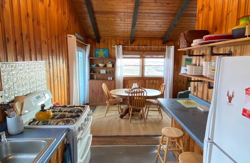 Hampton Cottage | Sunsets and Breezes! Short walk to beach and Boardwalk! The best of Hampton!