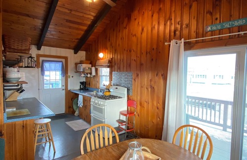 Hampton Cottage | Sunsets and Breezes! Short walk to beach and Boardwalk! The best of Hampton!