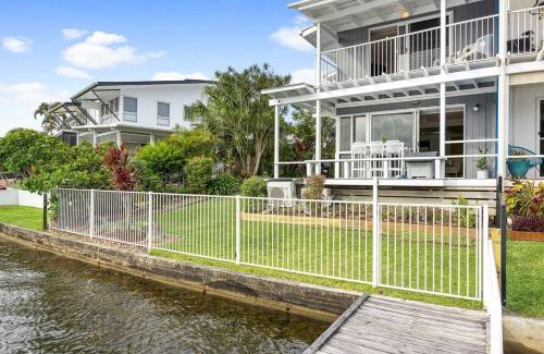 Noosaville Apartment | Sunsets at Snowmas, Pooch Friendly & Stunning View