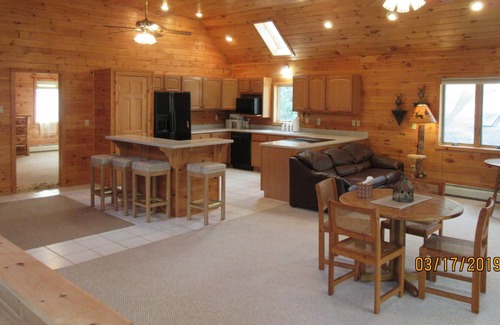Tafton House | Sunsets from Lakefront on Lake Wallenpaupack with Dock for your boat.