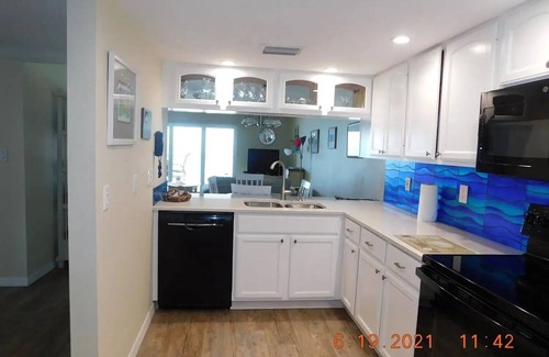 Bradenton Beach Condo | SUNSETS FROM LANAI! Trolley and shops within walking distance!