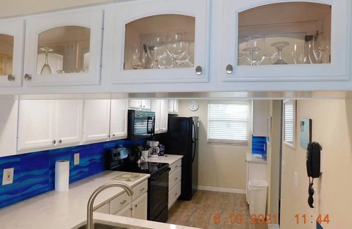 Bradenton Beach Condo | SUNSETS FROM LANAI! Trolley and shops within walking distance!