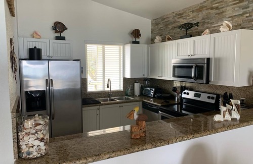 Alice Town Condo | Sunsets In Paradise - Third Floor, Breathtaking Oceanviews!