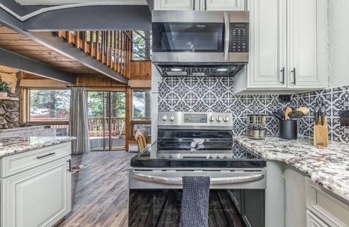 Ruidoso Apartment | Sunsets & Lattes: Hot Tub/Decks/Views/Mtn Luxury
