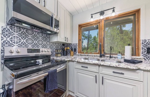 Ruidoso Apartment | Sunsets & Lattes: Hot Tub/Decks/Views/Mtn Luxury