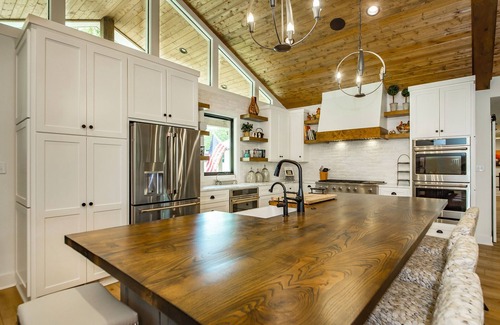 Heber Springs House | Sunsets, swimming and siestas in remodeled lakehouse in Heber Springs