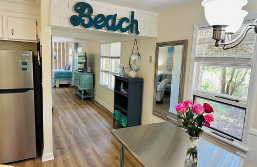 Folly Beach House | SunsetShack Folly Beach House on Pond -PET FRIENDLY-1 Block to beach