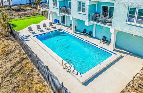 Jacksonville Beach Apartment | Sunshine and a View