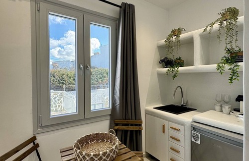 Agia Anna House | Sunshine Bay Suites