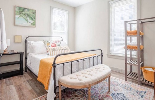 Cincinnati House | Sunshine Cottage 10min to Downtown & Nature Trails