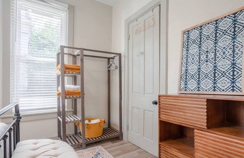 Cincinnati House | Sunshine Cottage 10min to Downtown & Nature Trails