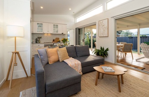 Culburra Beach House | Sunshine Cottage - pet-friendly retreat