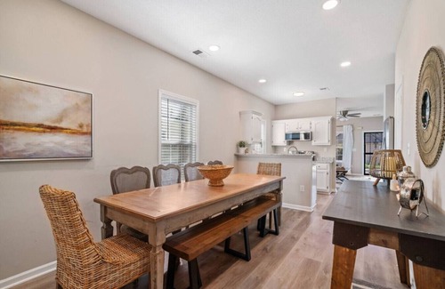 Cooper-Young Historic District House | Sunshine Cottage + Cooper Young + 3BR