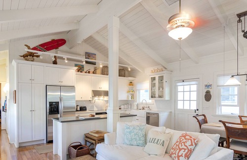 Kailua Cottage | Sunshine Cottage just steps to Kailua beach