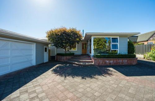 Taupo House | Sunshine Cottage