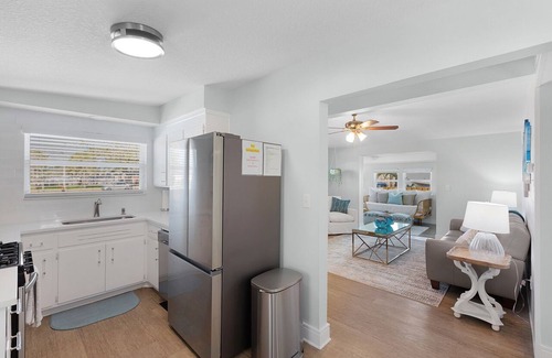 Jacksonville Beach House | Sunshine Daydream Beach Bungalow. Walk to Beach! Great for Families! Firepit!
