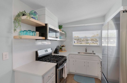 Jacksonville Beach House | Sunshine Daydream Beach Bungalow. Walk to Beach! Great for Families! Firepit!