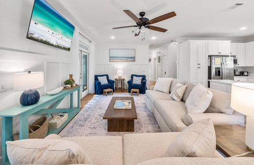 White's Gulfview House | Sunshine Daydream, Putting Green, Private heated Pool, Firepit, Great 30A Locale