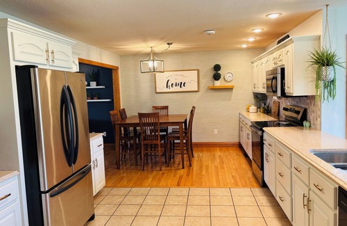 Monticello House | Sunshine Escape: Spacious 6-BDR Home w/Patio, Fire Pit & 2 Miles to Marina
