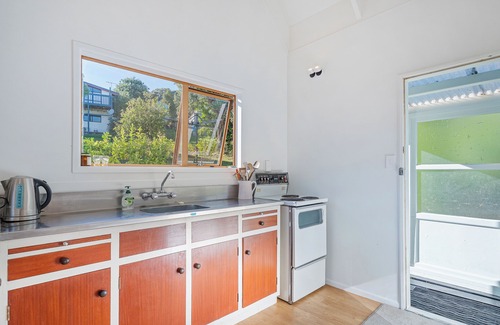 Onemana House | Sunshine Grove Retreat - Onemana Holiday Home