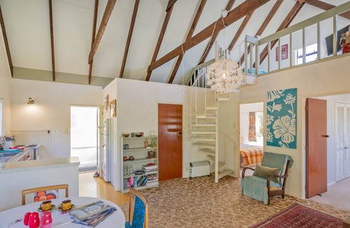 Onemana House | Sunshine Grove Retreat - Onemana Holiday Home