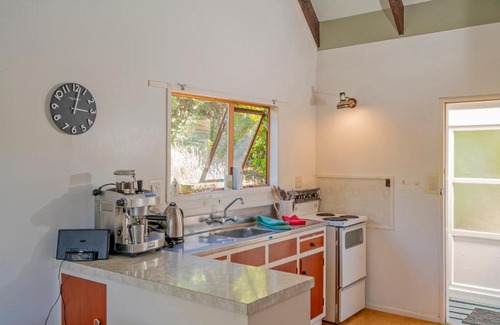 Onemana House | Sunshine Grove Retreat - Onemana Holiday Home