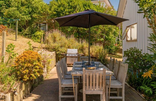 Onemana House | Sunshine Grove Retreat - Onemana Holiday Home