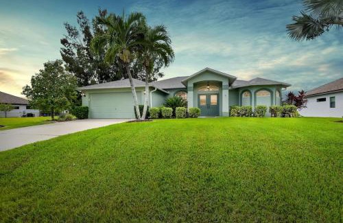 Cape Coral House | Sunshine Home Retreat Heated Pool on Canal