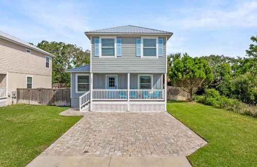 Vilano Beach House | Sunshine Lane l Heated Pool l Walk to Beach