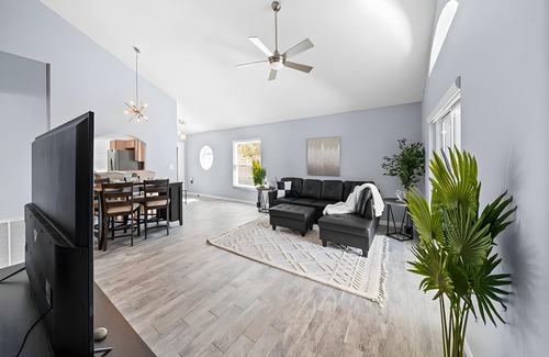 Bridgewater Crossing House | Sunshine Lovely 3 BR Pool Home Sleeps 6