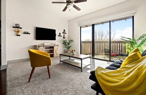 Kessler Apartment | Sunshine oasis · The Journey Starts Here: 1BR Suite w/Pool & Grill
