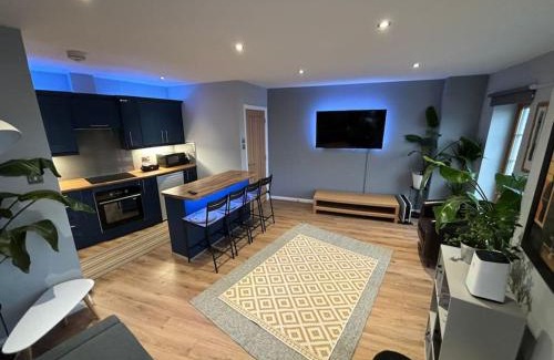 Leith Apartment | Sunshine on Leith. The River View Apartment!