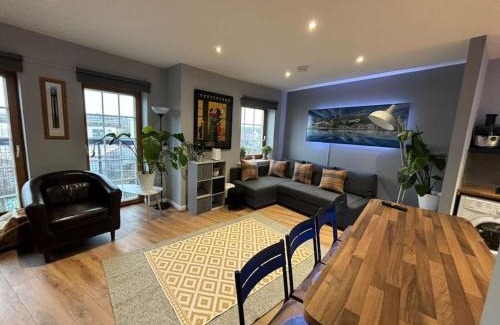 Leith Apartment | Sunshine on Leith. The River View Apartment!