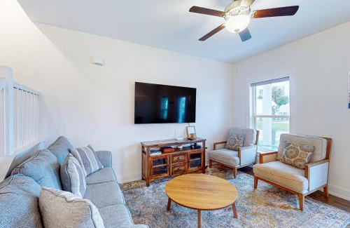 El Centro Beach House | Sunshine & Sea Breezes