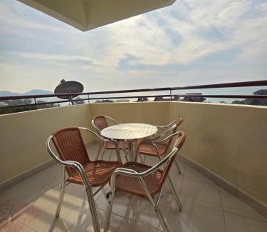 Batu Ferringhi Apartment | Sunshine Seaview Apartment